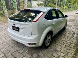 FORD - FOCUS - 2011/2012 - Branca - R$ 44.900,00