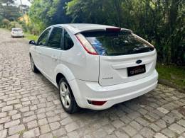 FORD - FOCUS - 2011/2012 - Branca - R$ 44.900,00