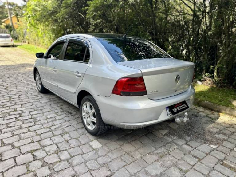 VOLKSWAGEN - VOYAGE - 2009/2010 - Prata - R$ 32.900,00