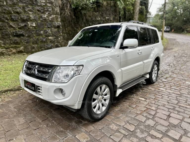 MITSUBISHI - PAJERO FULL - 2013/2013 - Branca - R$ 129.900,00