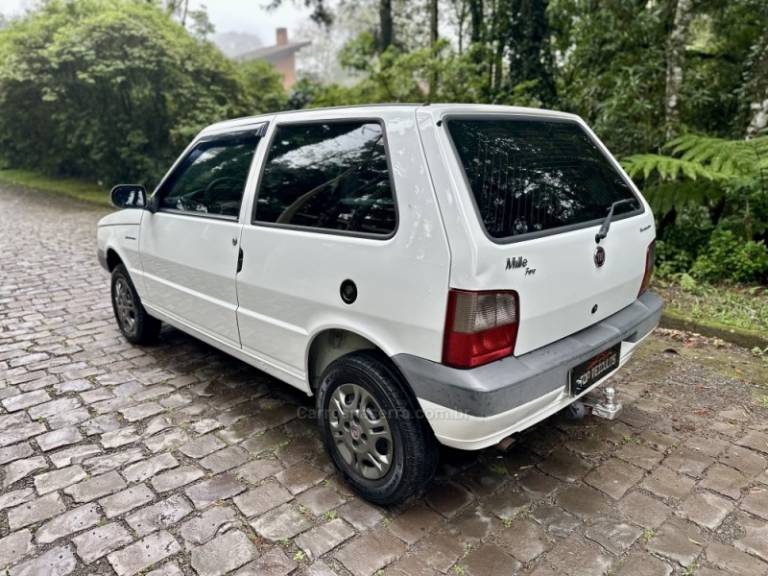 FIAT - UNO - 2012/2013 - Branca - R$ 26.900,00