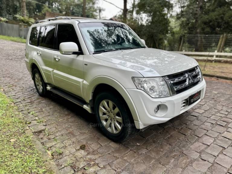 MITSUBISHI - PAJERO FULL - 2013/2013 - Branca - R$ 129.900,00